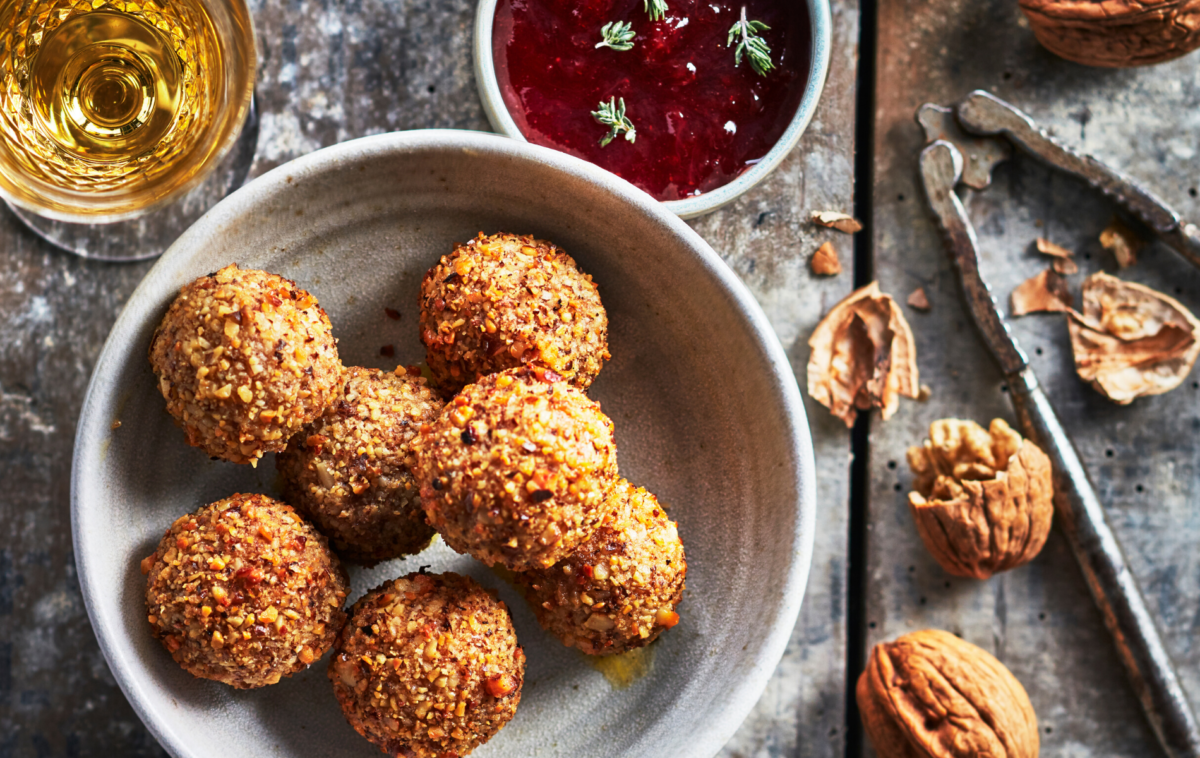 CROMESQUIS AU FOIE GRAS ET NOIX, CONFITURE DE FRAISES